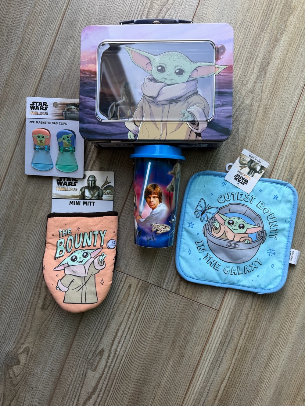 Star Wars The Mandalorian Grogu Magnetic Bag Clips - Blue, Green, Orange